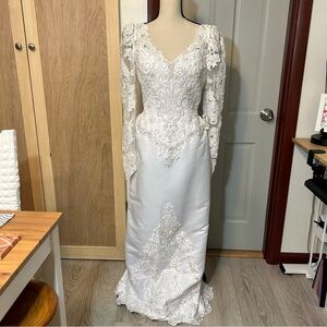 Oleg Cassini Sheath Wedding Dress Satin Beaded Appliqué Long Sleeve V-neck Sz 10
